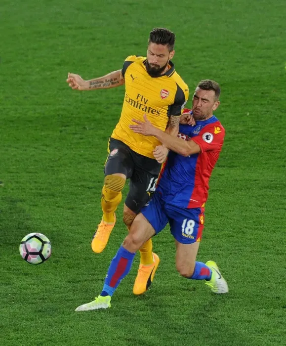 Framed Print : Clash at Selhurst Park: Olivier Giroud vs James McArthur, Crystal Palace vs Arsenal, Premier League 2016-17