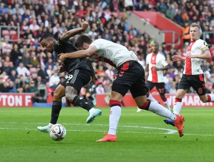 Framed Print : Clash at St. Mary's: Arsenal's Gabriel Jesus Faces Off Against Southampton's Duje Caleta-Car Framed Print : Clash at St. Mary's: Arsenal's Gabriel Jesus Faces Off Against Southampton's Duje Caleta-Car