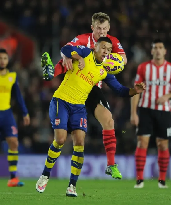 Framed Print : Clash at St. Mary's: Oxlade-Chamberlain vs. Ward-Prowse in Southampton v Arsenal (2014-15)