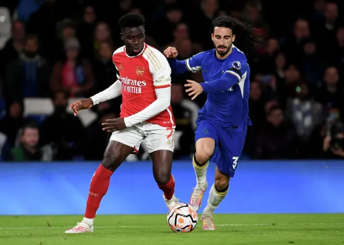 Framed Print : Clash at Stamford Bridge: Arsenal's Bukayo Saka Faces Off Against Chelsea's Marc Cucurella (2023-24) Framed Print : Clash at Stamford Bridge: Arsenal's Bukayo Saka Faces Off Against Chelsea's Marc Cucurella (2023-24)