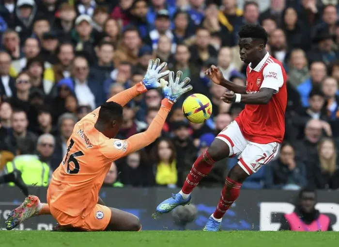 Framed Print : Clash at Stamford Bridge: Arsenal's Bukayo Saka vs. Chelsea's Edouard Mendy