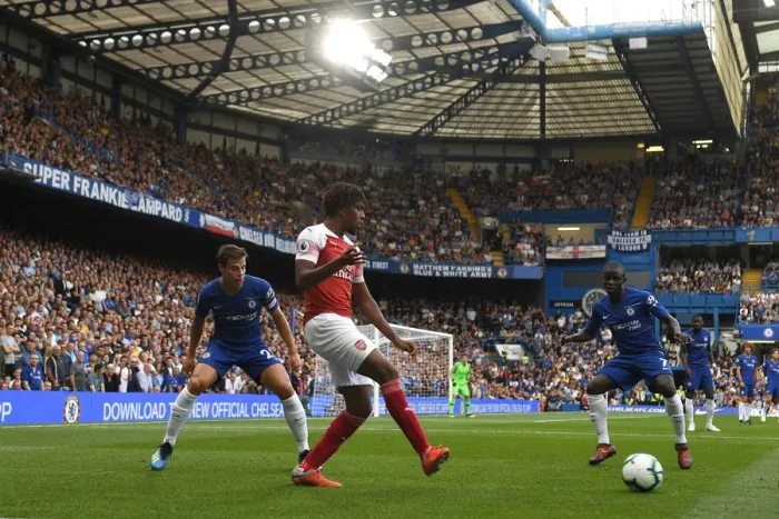 Framed Print : Clash at Stamford Bridge: Cesar Azpilicueta and N'Golo Kante Pressure Alex Iwobi