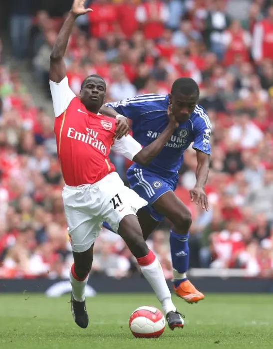 Framed Print : Clash of Stars: Eboue vs. Kalou in the 1:1 Arsenal-Chelsea Battle, FA Premiership, Emirates Stadium, 2007