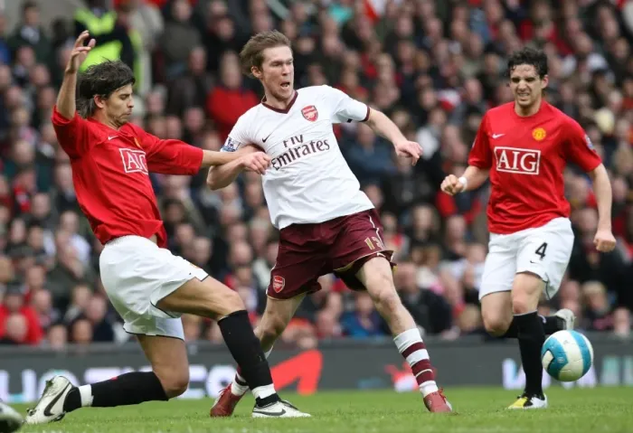 Framed Print : Clash of Stars: Hleb vs. Pique - Manchester United vs. Arsenal, 2:1 (BPL, 2008)