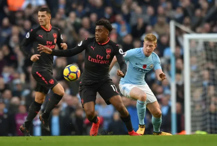 Framed Print : Clash of Stars: Iwobi vs. De Bruyne - Manchester City vs. Arsenal, Premier League 2017-18