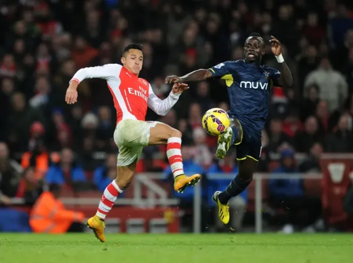 Framed Print : Clash of Stars: Sanchez vs Mane in Arsenal's Battle Against Southampton (2014-15)
