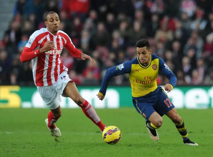 Framed Print : Clash of Stars: Sanchez vs Nzonzi in Stoke City vs Arsenal (2014-15)