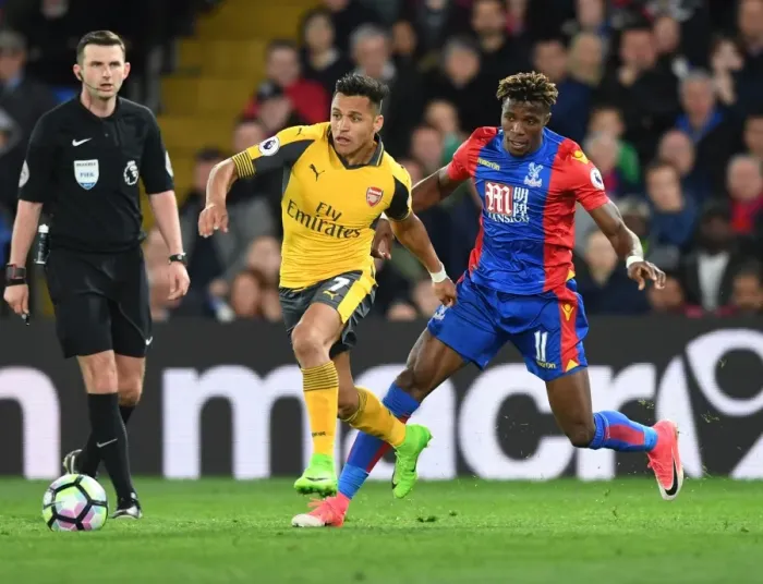 Framed Print : Clash of Stars: Sanchez vs. Zaha in Premier League Showdown (Crystal Palace v Arsenal, 2016-17) Framed Print : Clash of Stars: Sanchez vs. Zaha in Premier League Showdown (Crystal Palace v Arsenal, 2016-17)