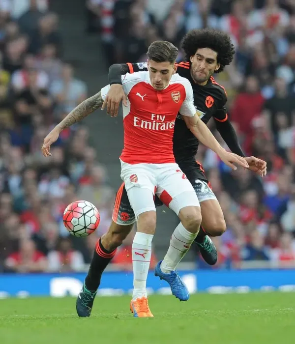 Framed Print : Clash of Styles: Bellerin vs. Fellaini - Arsenal vs. Manchester United (2015 / 16)