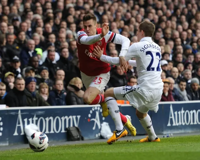 Framed Print : Clash of Talents: Jenkinson vs. Sigurdsson - Tottenham vs. Arsenal, Premier League 2012-13