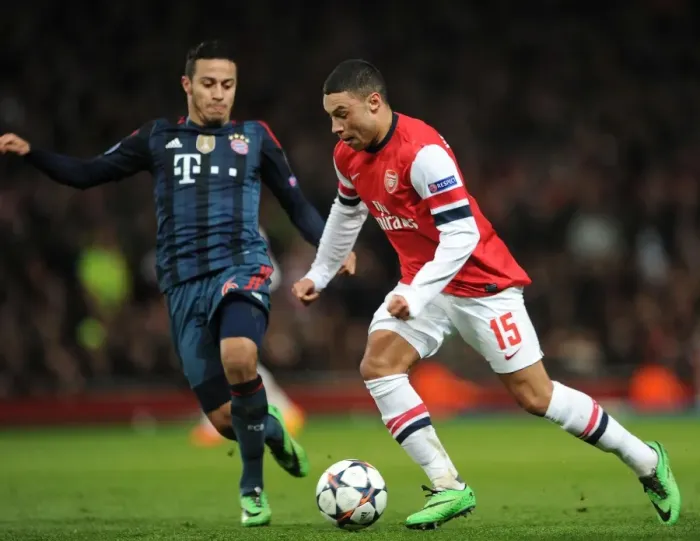 Framed Print : Clash of Talents: Oxlade-Chamberlain vs. Thiago Alcantara - Arsenal v Bayern Munich, UEFA Champions League