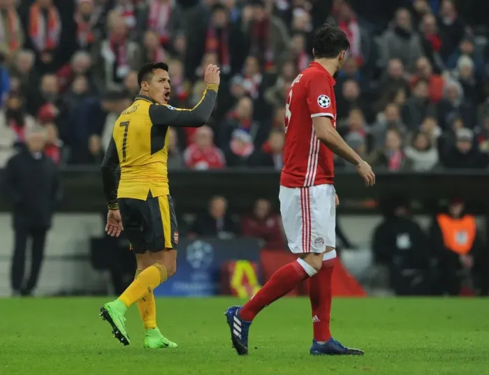 Framed Print : Clash of Titans: Alexis Sanchez vs Javi Martinez - Bayern Munich vs Arsenal, UEFA Champions League 2016-17