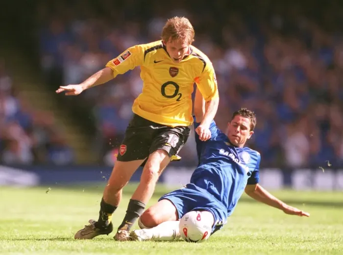 Framed Print : The Clash of Titans: Arsenal's Hleb vs. Chelsea's Del Horno in the FA Community Shield Showdown at Millennium Stadium (2005) Framed Print : The Clash of Titans: Arsenal's Hleb vs. Chelsea's Del Horno in the FA Community Shield Showdown at Millennium Stadium (2005)