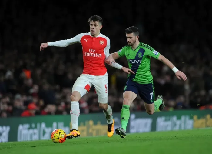 Framed Print : Clash of the Titans: Gabriel vs. Shane Long - Arsenal vs. Southampton, Premier League 2015-16 Framed Print : Clash of the Titans: Gabriel vs. Shane Long - Arsenal vs. Southampton, Premier League 2015-16