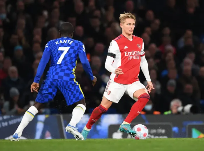 Framed Print : Clash of Titans: Martin Odegaard vs. N'Golo Kante - Chelsea vs. Arsenal, Premier League 2021-22 Framed Print : Clash of Titans: Martin Odegaard vs. N'Golo Kante - Chelsea vs. Arsenal, Premier League 2021-22