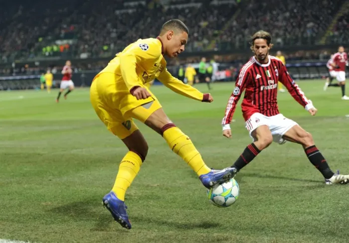 Framed Print : Clash of Titans: Oxlade-Chamberlain vs. Antonini in the UEFA Champions League