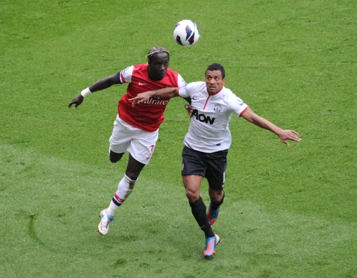 Framed Print : Clash of Titans: Sagna vs Nani - Arsenal vs Manchester United, Premier League 2012-13 Framed Print : Clash of Titans: Sagna vs Nani - Arsenal vs Manchester United, Premier League 2012-13