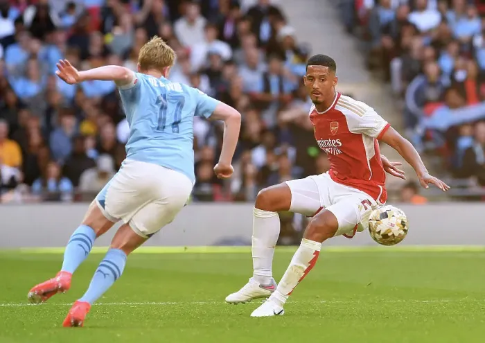 Framed Print : Clash of Titans: Saliba vs De Bruyne - Arsenal vs Manchester City's Epic Community Shield Showdown