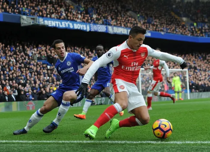 Framed Print : Clash of Titans: Sanchez vs. Azpilicueta - Chelsea vs. Arsenal, Premier League Framed Print : Clash of Titans: Sanchez vs. Azpilicueta - Chelsea vs. Arsenal, Premier League