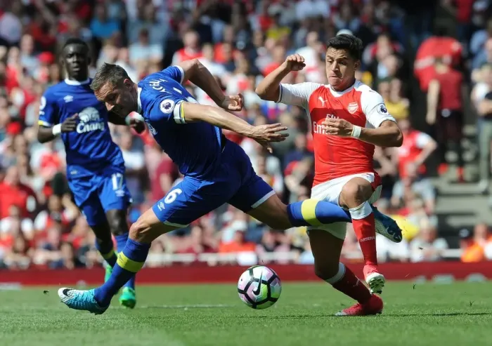 Framed Print : Clash of Titans: Sanchez vs Jagielka - Arsenal vs Everton, Premier League 2016-17