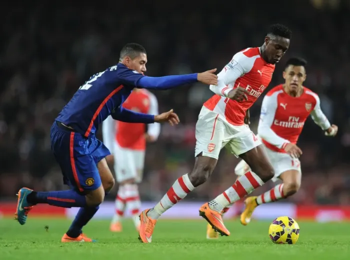 Framed Print : Clash of Titans: Welbeck vs Smalling - Arsenal vs Manchester United, Premier League 2014-15 Framed Print : Clash of Titans: Welbeck vs Smalling - Arsenal vs Manchester United, Premier League 2014-15