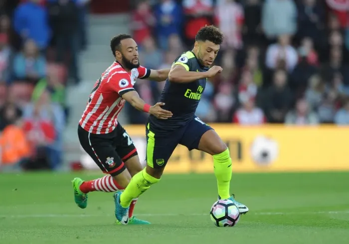 Framed Print : Clash of Wings: Oxlade-Chamberlain vs. Redmond in Southampton v Arsenal Premier League Showdown