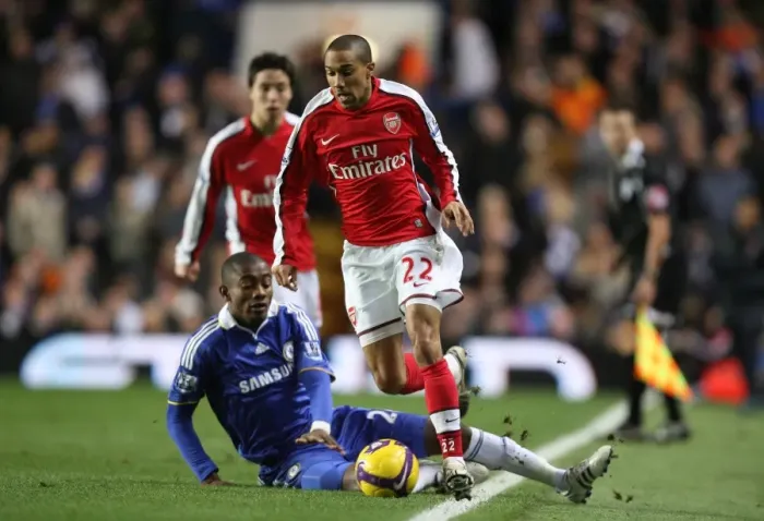 Framed Print : Clichy vs. Kalou: Arsenal's Edge in the 1:2 Victory over Chelsea, November 2008