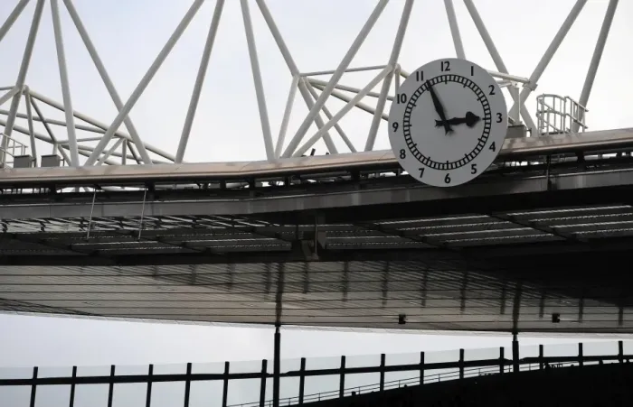 Framed Print : Clock on the South Stand. Arsenal 2: 0 Wolverhampton Wanderers. Barclays Premier League