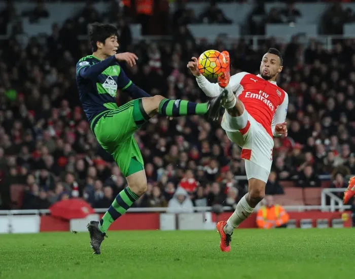 Framed Print : Coquelin vs Ki: Intense Midfield Battle in Arsenal vs Swansea City (2015-16)