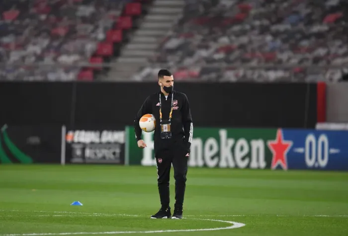 Framed Print : Dani Ceballos Readies for Arsenal's UEFA Europa League Battle Against SL Benfica Framed Print : Dani Ceballos Readies for Arsenal's UEFA Europa League Battle Against SL Benfica