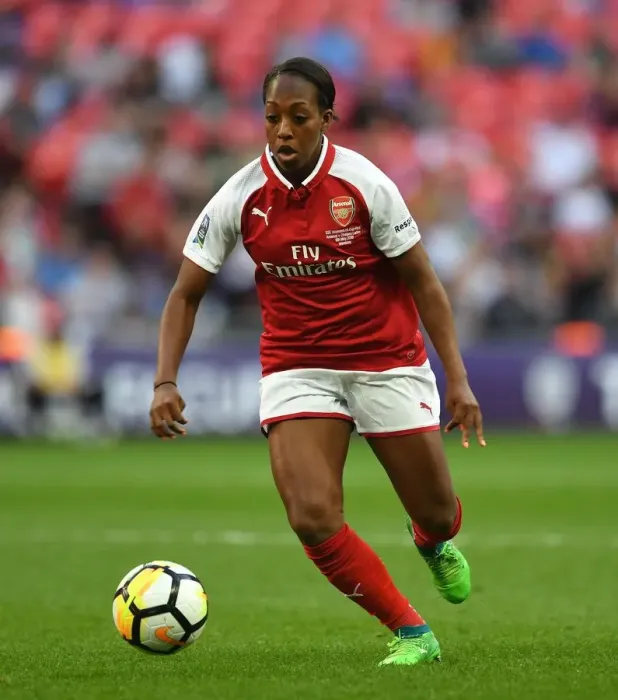 Framed Print : Danielle Carter in Action at the 2018 FA Cup Final: Arsenal Women vs. Chelsea Ladies