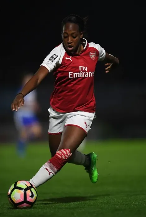 Framed Print : Danielle Carter in Action: Arsenal Women's Battle in the FA WSL against Reading Ladies