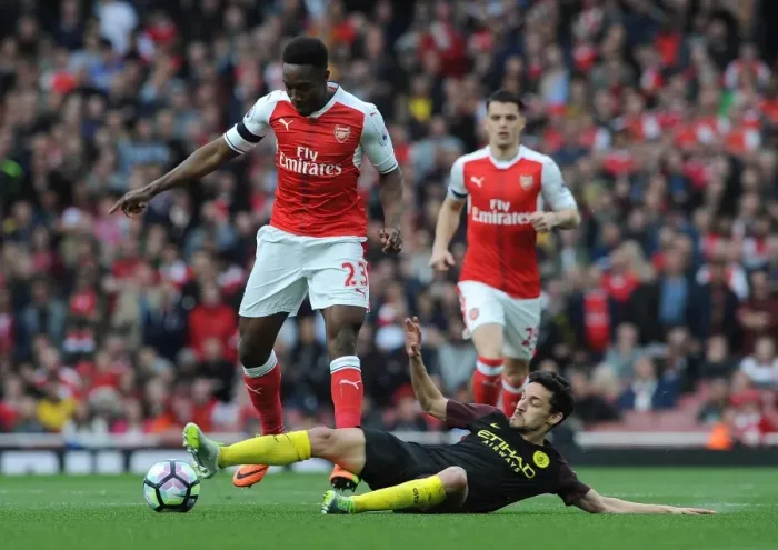 Framed Print : Danny Welbeck (Arsenal) Jesus Navas (Man City)