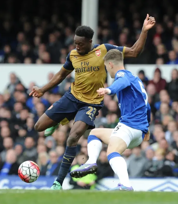 Framed Print : Danny Welbeck (Arsenal) John Stones (Everton) Framed Print : Danny Welbeck (Arsenal) John Stones (Everton)