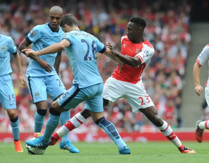 Framed Print : Danny Welbeck (Arsenal) Martin Demichelis (Man City). Arsenal 2: 2 Manchester City