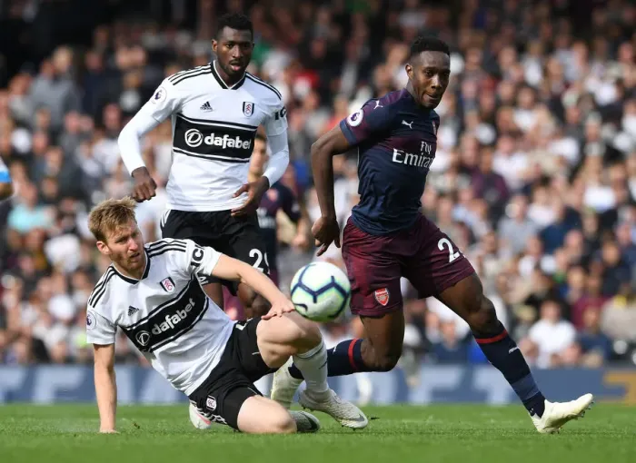 Framed Print : Danny Welbeck Breaks Past Fulham Defenders Anguissa and Ream in Premier League Clash