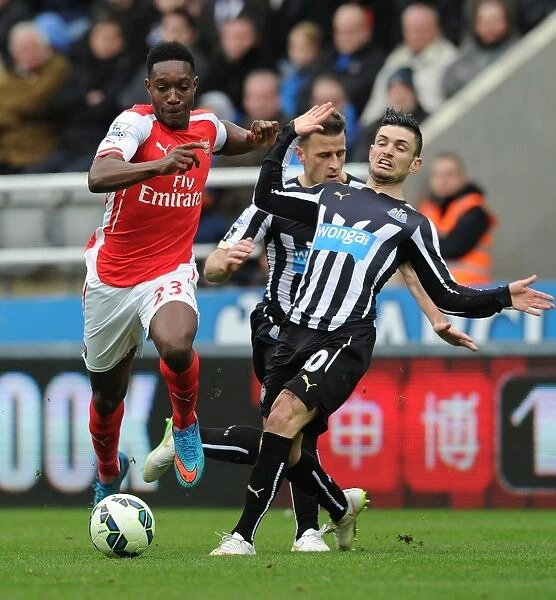 Danny Welbeck Breaks Past Newcastle's Cabella: Arsenal vs Newcastle, Premier League 2014 / 15