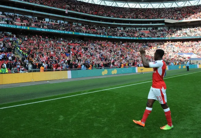 Framed Print : Danny Welbeck Celebrates with Arsenal Fans after FA Cup Semi-Final Win over Manchester City