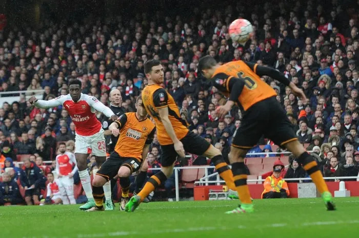 Framed Print : Danny Welbeck Fires for Arsenal in FA Cup Clash against Hull City