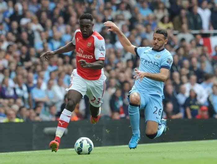 Framed Print : Danny Welbeck Outpaces Martin Demichelis: Thrilling Arsenal Victory over Manchester City, 2014-15 Premier League