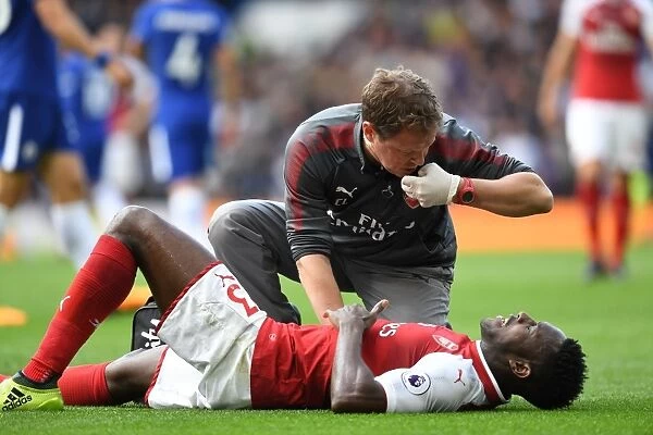 Danny Welbeck Receives Treatment from Arsenal Physio Amid Chelsea Clash (2017-18)
