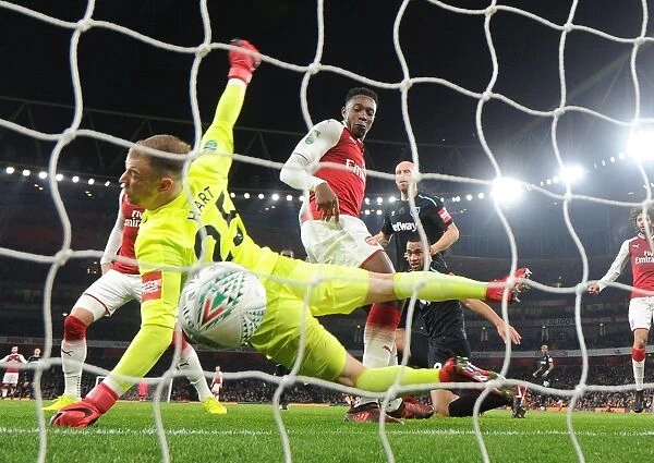 Danny Welbeck Scores the Decisive Goal: Arsenal Advances to Carabao Cup Semis vs. West Ham