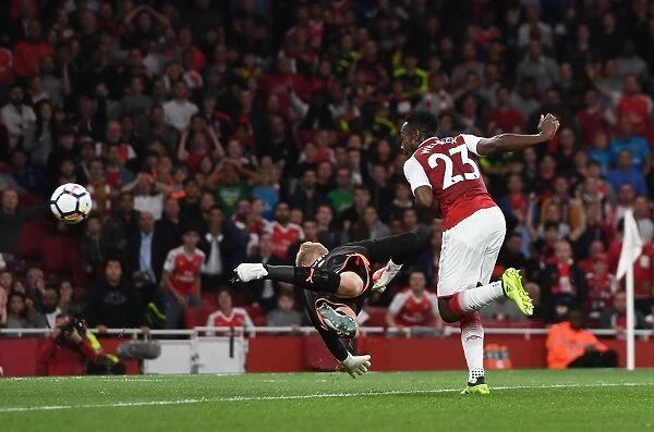 Danny Welbeck Scores the Second Goal Against Kasper Schmeichel: Arsenal vs Leicester City, Premier League 2017-18