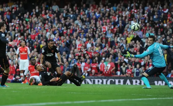 Framed Print : Danny Welbeck Scores Stunning Chip Over Eldin Jakupovic in Arsenal's Victory Against Hull City Framed Print : Danny Welbeck Scores Stunning Chip Over Eldin Jakupovic in Arsenal's Victory Against Hull City