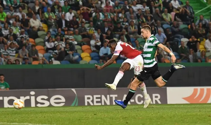 Framed Print : Danny Welbeck Scores the Winner: Arsenal Triumphs Over Sporting CP in Europa League
