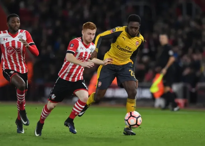 Framed Print : Danny Welbeck vs Harrison Reed: Clash in the FA Cup Fourth Round - Southampton vs Arsenal
