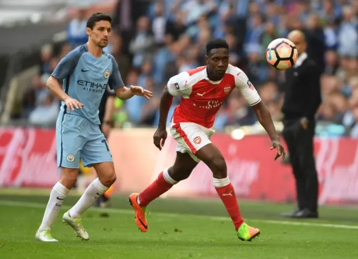 Framed Print : Danny Welbeck vs Jesus Navas: Battle at the FA Cup Semi-Final - Arsenal vs Manchester City