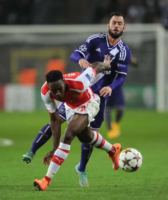 Framed Print : Danny Welbeck vs. Steven Defour: Intense Battle in Arsenal's UEFA Champions League Clash with Anderlecht
