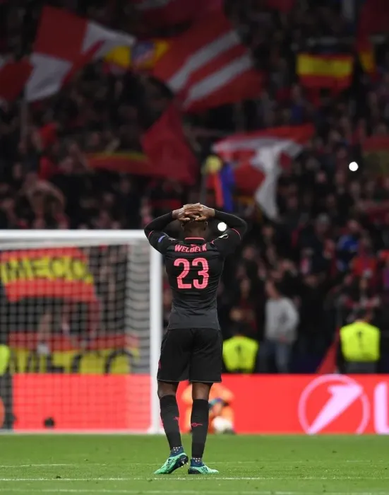 Framed Print : Danny Welbeck's Agonizing Moment: Arsenal's Heartbreaking Europa League Semi-Final Defeat at Atletico Madrid