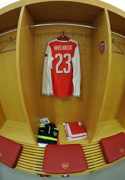 Danny Welbeck's Emirates Moment: Arsenal FC's Changing Room Before Arsenal vs. FC Bayern Munich (UEFA Champions League 2016-17)